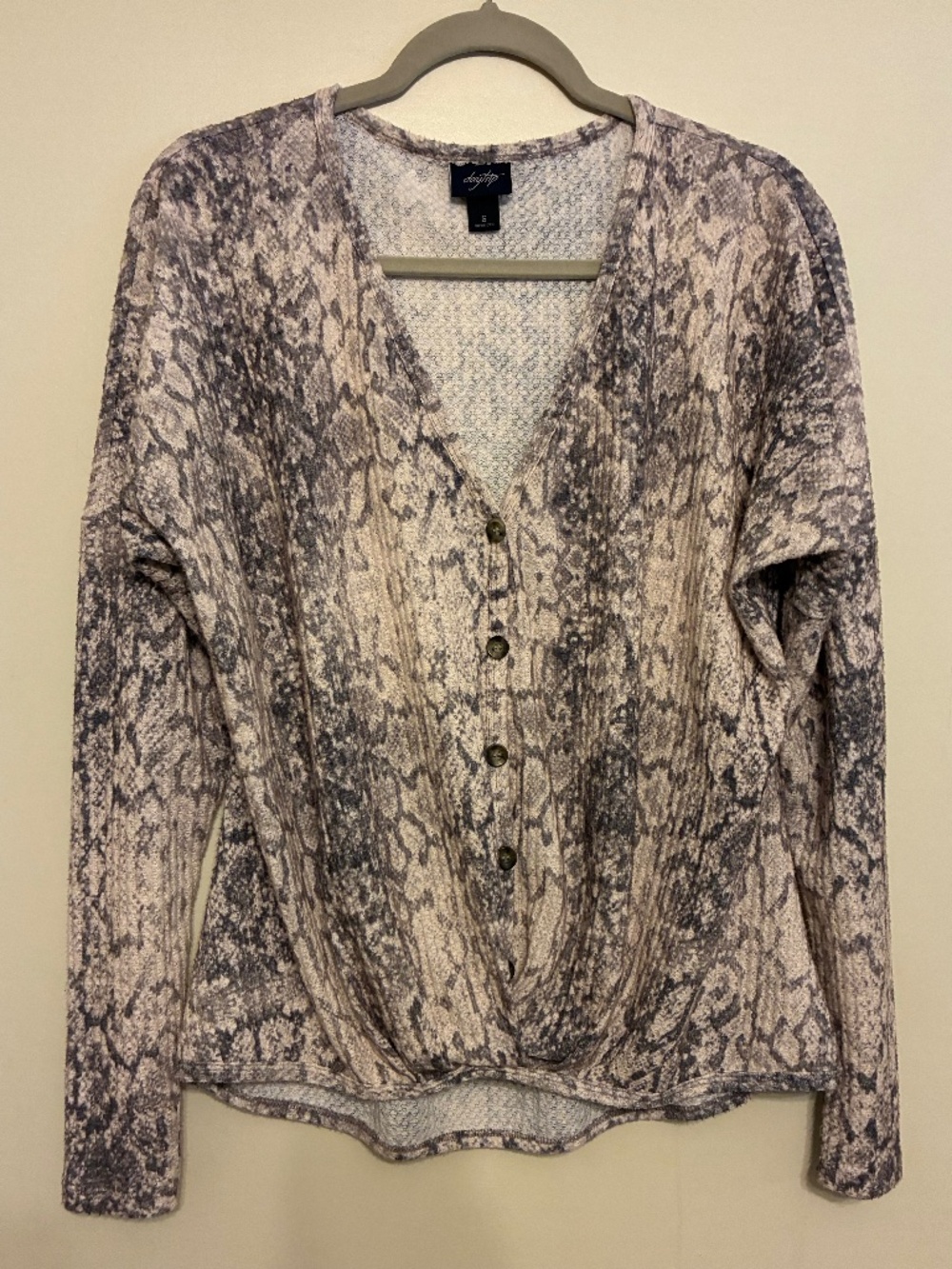 Buckles Daytrip brand women's top